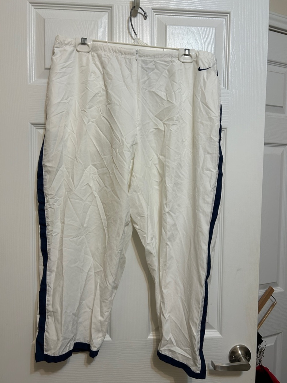 Vintage XL 16-18 Nike White Athletic Capris with Gray Logo Tag